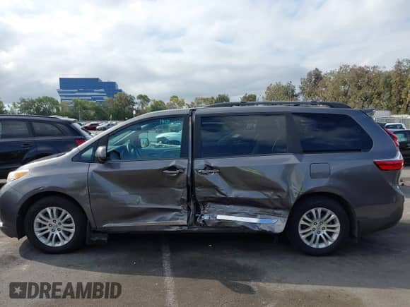 2017 Toyota Sienna XLE with VIN 5TDYZ3DC1HS796023, listed as a IAAI auction lot 43330004 with 91,905 mi miles and . Bid and sale history available at DreamBid. Image 15.