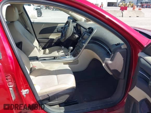 2013 Chevrolet Malibu Eco z VIN 1G11D5RRXDF113036, wystawiony jako IAAI lot #42882904 z przebiegiem 184 588 mil mil oraz . Historia ofert i sprzedaży dostępna na DreamBid. Obrazek 5.