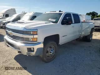 2018 Chevrolet Silverado 1500 with VIN 1GC4CZCY6JF139918, listed as a Copart auction lot 62668235 with 296,517 mi miles and Clean title. Bid and sale history available at DreamBid. Image 1.
