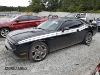 2012 Dodge Challenger R/T Classic z VIN 2C3CDYBT3CH101609, wystawiony jako Copart lot #84006525 z przebiegiem 149 059 mil mil oraz Czysty tytuł • Clean title. Historia ofert i sprzedaży dostępna na DreamBid. Obrazek 1.