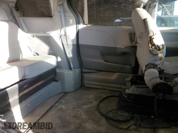 2019 Toyota Sienna XLE Auto Access Seat with VIN 5TDYZ3DC9KS996722, listed as a Copart auction lot 89141745 with 44,001 mi miles and Salvage title. Bid and sale history available at DreamBid. Image 11.