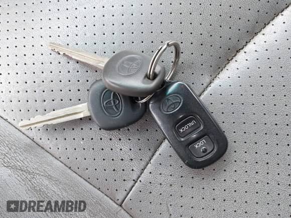 2007 Toyota Highlander w/3rd Row z VIN JTEEW21A970035164, wystawiony jako IAAI lot #43518838 z przebiegiem 211 401 mil mil oraz . Historia ofert i sprzedaży dostępna na DreamBid. Obrazek 11.