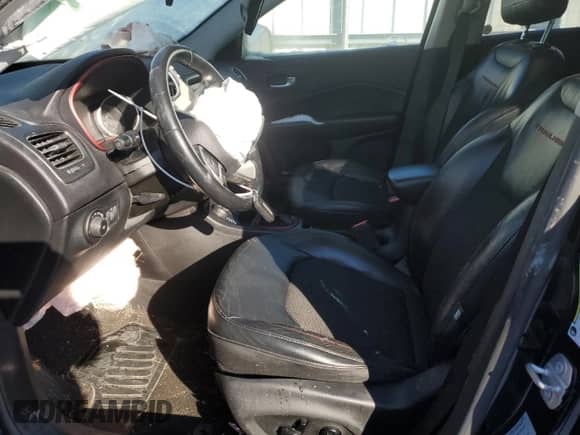 2018 Jeep Compass Trailhawk z VIN 3C4NJDDBXJT130698, wystawiony jako Copart lot #88697635 z przebiegiem 115 827 mil mil oraz Szkoda całkowita • Salvage title. Historia ofert i sprzedaży dostępna na DreamBid. Obrazek 7.