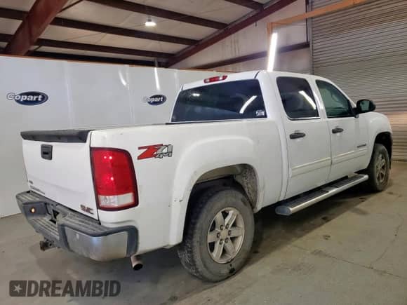 2011 GMC Sierra 1500 SLE with VIN 3GTP2VE33BG183093, listed as a Copart auction lot 84920335 with 333,811 mi miles and Clean title. Bid and sale history available at DreamBid. Image 3.