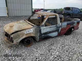 2001 Chevrolet S-10 LS z VIN 1GCCS14551K158651, wystawiony jako Copart lot #63186774 z przebiegiem Nie podano mil oraz Nie do naprawy • Non repairable. Historia ofert i sprzedaży dostępna na DreamBid. Obrazek 1.