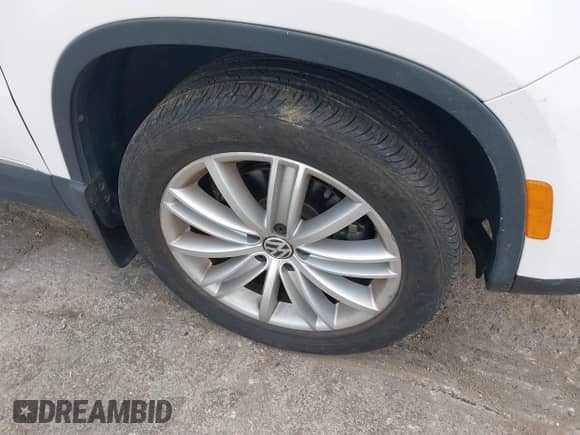 2012 Volkswagen Tiguan S с VIN WVGBV7AX2CW571145, выставлен на аукционе IAAI как лот 41848073 с пробегом 11 421 миль миль и . История ставок и продаж доступна на DreamBid. Изображение 12.