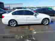 2015 BMW 3 Series 328i z VIN WBA3A5G55FNS83643, wystawiony jako IAAI lot #43337244 z przebiegiem 129 122 mil mil oraz . Historia ofert i sprzedaży dostępna na DreamBid. Obrazek 13.