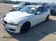 2015 BMW 3 Series 328i z VIN WBA3A5G56FNS83909, wystawiony jako IAAI lot #42931894 z przebiegiem 131 937 mil mil oraz . Historia ofert i sprzedaży dostępna na DreamBid. Obrazek 17.