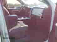 2018 Ram 1500 Big Horn z VIN 1C6RR7GG2JS259241, wystawiony jako IAAI lot #43140129 z przebiegiem 164 943 mil mil oraz . Historia ofert i sprzedaży dostępna na DreamBid. Obrazek 5.