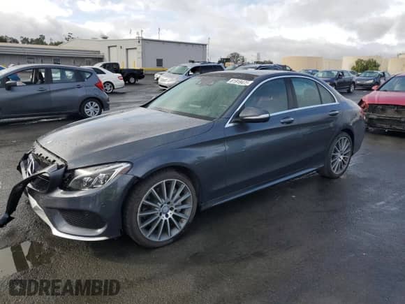 2015 Mercedes-Benz C 300 Luxury z VIN 55SWF4KB6FU007154, wystawiony jako Copart lot #81919475 z przebiegiem 96 424 mil mil oraz Szkoda całkowita • Salvage title. Historia ofert i sprzedaży dostępna na DreamBid. Obrazek 1.