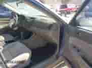 2004 Toyota Camry LE z VIN 4T1BE32K64U864149, wystawiony jako IAAI lot #43506229 z przebiegiem 258 457 mil mil oraz . Historia ofert i sprzedaży dostępna na DreamBid. Obrazek 5.