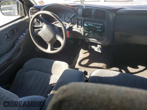 2000 Chevrolet Blazer LS z VIN 1GNCS13W4YK132571, wystawiony jako Copart lot #81794244 z przebiegiem 152 253 mil mil oraz Szkoda całkowita • Salvage title. Historia ofert i sprzedaży dostępna na DreamBid. Obrazek 8.