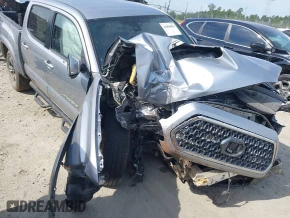 2018 Toyota Tacoma SR5 with VIN 5TFAZ5CNXJX056101, listed as a IAAI auction lot 43098402 with 47,000 mi miles and . Bid and sale history available at DreamBid. Image 1.