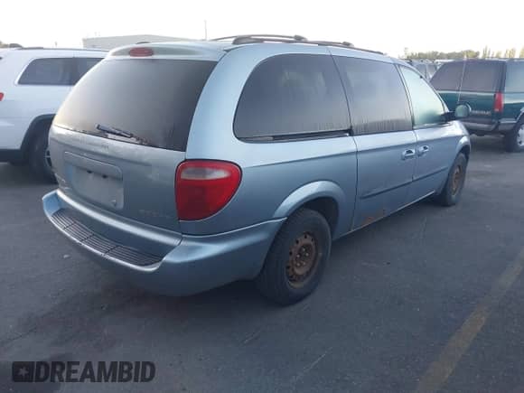2003 Dodge Caravan Sport with VIN 1D4GP44333B252990, listed as a IAAI auction lot 43460359 with 275,418 mi miles and . Bid and sale history available at DreamBid. Image 4.