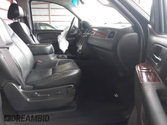 2012 Chevrolet Suburban LT с VIN 1GNSKJE77CR241592, выставлен на аукционе IAAI как лот 42522470 с пробегом 186 632 миль миль и . История ставок и продаж доступна на DreamBid. Изображение 5.