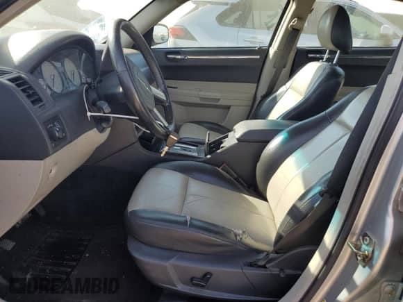 2006 Chrysler 300 Touring с VIN 2C3KA53G66H343268, выставлен на аукционе Copart как лот 81231825 с пробегом 142 824 миль миль и Списание • Salvage title. История ставок и продаж доступна на DreamBid. Изображение 7.