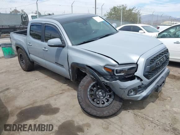 2018 Toyota Tacoma SR5 с VIN 3TMAZ5CN4JM053944, выставлен на аукционе IAAI как лот 43056129 с пробегом 117 564 миль миль и . История ставок и продаж доступна на DreamBid. Изображение 1.