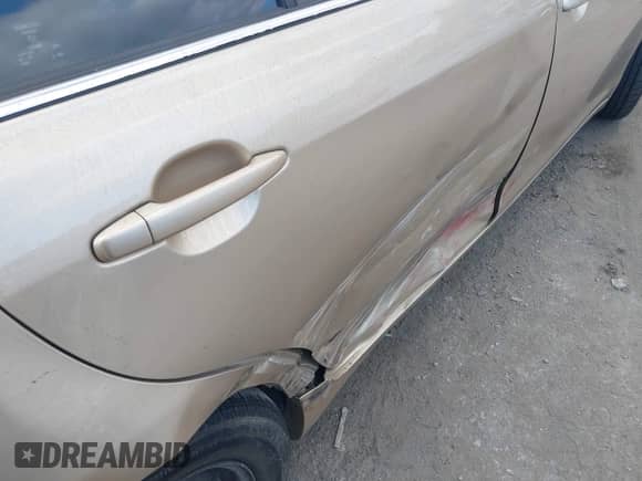 2011 Toyota Camry LE z VIN 4T1BF3EK7BU123336, wystawiony jako IAAI lot #43414289 z przebiegiem 143 684 mil mil oraz . Historia ofert i sprzedaży dostępna na DreamBid. Obrazek 6.