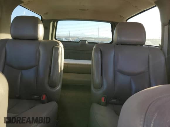 2006 Chevrolet Suburban LT z VIN 3GNGC26U66G132011, wystawiony jako Copart lot #84017714 z przebiegiem Nie podano mil oraz Czysty tytuł • Clean title. Historia ofert i sprzedaży dostępna na DreamBid. Obrazek 10.