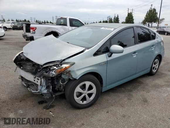2014 Toyota Prius Four z VIN JTDKN3DU0E1746961, wystawiony jako Copart lot #70925445 z przebiegiem 133 035 mil mil oraz Szkoda całkowita • Salvage title. Historia ofert i sprzedaży dostępna na DreamBid. Obrazek 1.