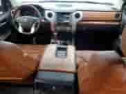 2020 Toyota Tundra Platinum с VIN 5TFGY5F17LX263151, выставлен на аукционе Copart как лот 65772464 с пробегом 104 218 миль миль и Списание • Salvage title. История ставок и продаж доступна на DreamBid. Изображение 8.
