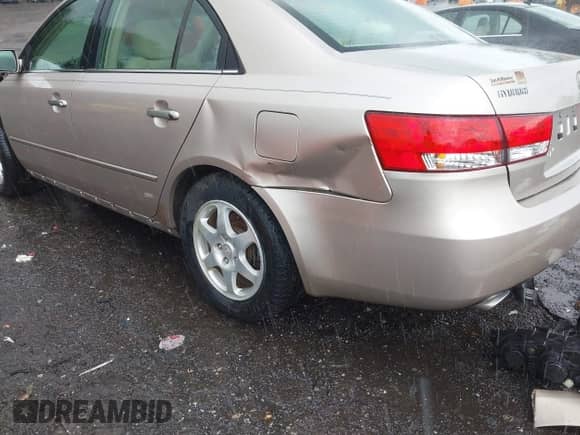 2006 Hyundai Sonata GLS z VIN 5NPEU46F96H023141, wystawiony jako IAAI lot #42788083 z przebiegiem 153 012 mil mil oraz . Historia ofert i sprzedaży dostępna na DreamBid. Obrazek 19.