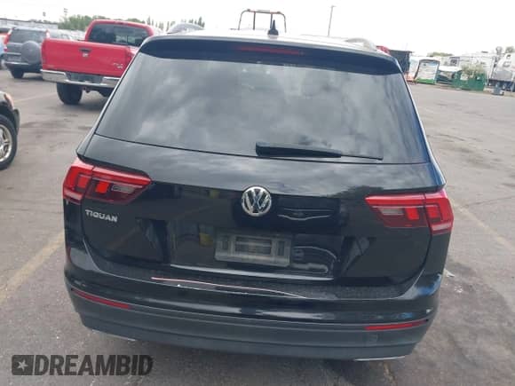 2020 Volkswagen Tiguan S с VIN 3VV1B7AX4LM015901, выставлен на аукционе IAAI как лот 43328804 с пробегом 94 638 миль миль и . История ставок и продаж доступна на DreamBid. Изображение 16.