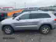 2017 Jeep Grand Cherokee 75th Anniversary z VIN 1C4RJEAG3HC669080, wystawiony jako IAAI lot #41972337 z przebiegiem 169 054 mil mil oraz . Historia ofert i sprzedaży dostępna na DreamBid. Obrazek 14.