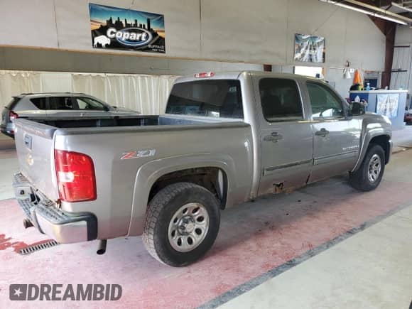 2009 Chevrolet Silverado 1500 LT z VIN 3GCEK23C09G224931, wystawiony jako Copart lot #62523685 z przebiegiem 184 507 mil mil oraz Czysty tytuł • Clean title. Historia ofert i sprzedaży dostępna na DreamBid. Obrazek 3.