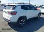 2017 Jeep Compass Latitude z VIN 3C4NJDBB8HT666563, wystawiony jako IAAI lot #43228511 z przebiegiem 116 669 mil mil oraz . Historia ofert i sprzedaży dostępna na DreamBid. Obrazek 4.