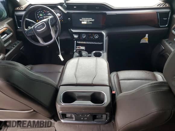 2023 GMC Sierra 1500 Denali z VIN 1GTUUGED8PZ115395, wystawiony jako Copart lot #71721435 z przebiegiem 46 201 mil mil oraz Szkoda całkowita • Salvage title. Historia ofert i sprzedaży dostępna na DreamBid. Obrazek 8.
