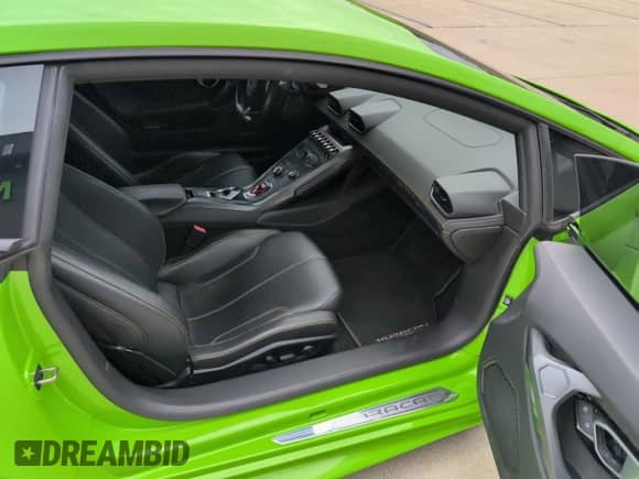 2015 Lamborghini Huracan с VIN ZHWUC1ZF7FLA03405, выставлен на аукционе Copart как лот 57724465 с пробегом 31 953 миль миль и Чистый • Clean title. История ставок и продаж доступна на DreamBid. Изображение 5.