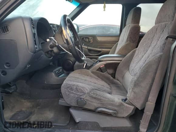 2001 Chevrolet S-10 LS с VIN 1GCDT13W41K219645, выставлен на аукционе Copart как лот 77143144 с пробегом 159 803 миль миль и Списание • Salvage title. История ставок и продаж доступна на DreamBid. Изображение 7.