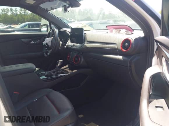 2024 Chevrolet Blazer RS with VIN 3GNKBERS9RS157348, listed as a IAAI auction lot 42691534 with 20,955 mi miles and . Bid and sale history available at DreamBid. Image 5.