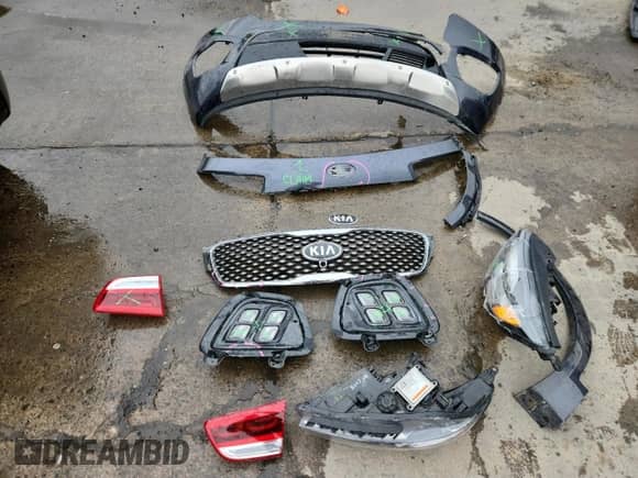 2016 Kia Sorento SX с VIN 5XYPKDA53GG088931, выставлен на аукционе Copart как лот 85495865 с пробегом 76 335 миль миль и Списание • Salvage title. История ставок и продаж доступна на DreamBid. Изображение 13.