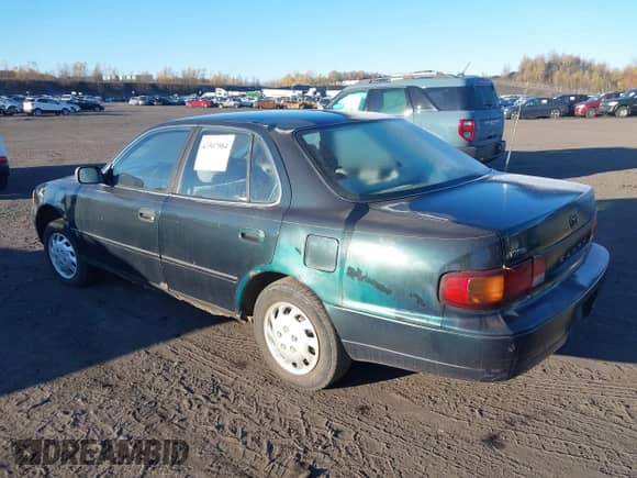 1995 Toyota Camry LE z VIN 4T1SK12E6SU881618, wystawiony jako IAAI lot #43507584 z przebiegiem 197 973 mil mil oraz . Historia ofert i sprzedaży dostępna na DreamBid. Obrazek 3.
