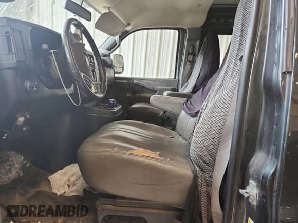 2018 Chevrolet Express Cargo с VIN 1GCZGGFG1J1225412, выставлен на аукционе Copart как лот 86779985 с пробегом 140 573 миль миль и Чистый • Clean title. История ставок и продаж доступна на DreamBid. Изображение 7.