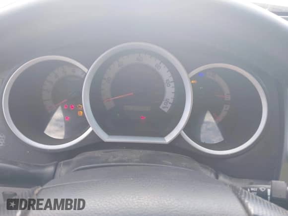 2014 Toyota Tacoma PreRunner z VIN 5TFJX4GN6EX028909, wystawiony jako IAAI lot #42840272 z przebiegiem 229 327 mil mil oraz . Historia ofert i sprzedaży dostępna na DreamBid. Obrazek 7.