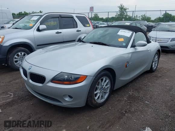 2004 BMW Z4 2.5i с VIN 4USBT335X4LS50255, выставлен на аукционе IAAI как лот 42502747 с пробегом 70 337 миль миль и . История ставок и продаж доступна на DreamBid. Изображение 2.