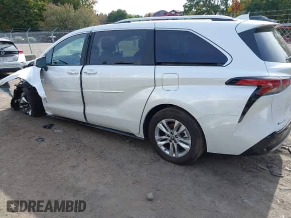 2025 Toyota Sienna Limited с VIN 5TDZSKFCXSS174642, выставлен на аукционе IAAI как лот 43312239 с пробегом 8 742 миль миль и . История ставок и продаж доступна на DreamBid. Изображение 15.