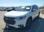 2020 Chevrolet Traverse RS z VIN 1GNERJKW9LJ268831, wystawiony jako IAAI lot #42691827 z przebiegiem 58 286 mil mil oraz . Historia ofert i sprzedaży dostępna na DreamBid. Obrazek 2.