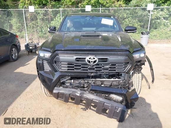 2024 Toyota Tacoma SR5 z VIN 3TMLB5JNXRM054348, wystawiony jako IAAI lot #42437739 z przebiegiem 11 274 mil mil oraz . Historia ofert i sprzedaży dostępna na DreamBid. Obrazek 12.