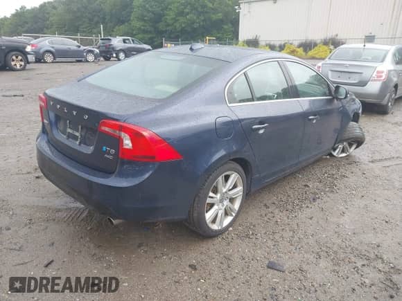2012 Volvo S60 T6 с VIN YV1902FH5C2038827, выставлен на аукционе IAAI как лот 42860167 с пробегом 78 984 миль миль и . История ставок и продаж доступна на DreamBid. Изображение 4.