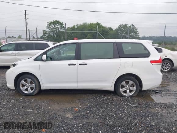 2014 Toyota Sienna L with VIN 5TDZK3DC1ES450560, listed as a IAAI auction lot 42907243 with Not provided miles and . Bid and sale history available at DreamBid. Image 14.
