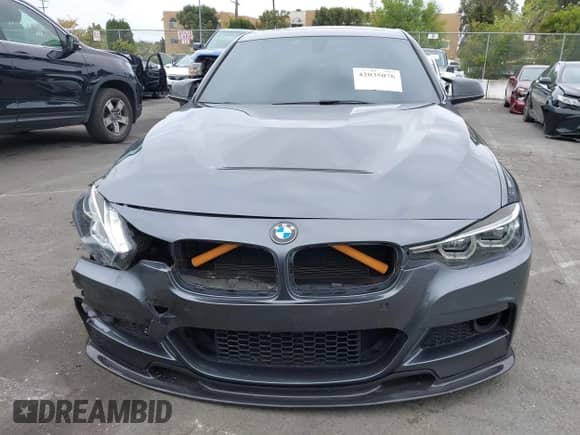 2018 BMW 3 Series 330i with VIN WBA8B9C54JEE82355, listed as a IAAI auction lot 42035076 with 110,914 mi miles and . Bid and sale history available at DreamBid. Image 12.