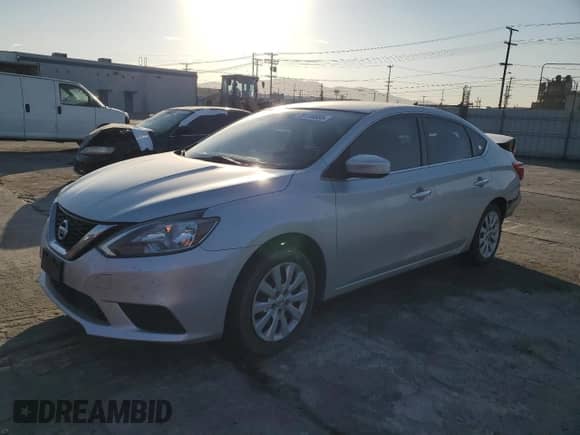 2019 Nissan Sentra S z VIN 3N1AB7APXKY320778, wystawiony jako Copart lot #70116555 z przebiegiem 62 579 mil mil oraz Szkoda całkowita • Salvage title. Historia ofert i sprzedaży dostępna na DreamBid. Obrazek 1.