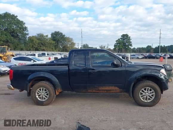 2018 Nissan Frontier SV z VIN 1N6DD0CW0JN722849, wystawiony jako IAAI lot #43387465 z przebiegiem 119 500 mil mil oraz . Historia ofert i sprzedaży dostępna na DreamBid. Obrazek 13.