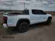 2018 Toyota Tacoma SR z VIN 3TMCZ5AN3JM164612, wystawiony jako Copart lot #70181335 z przebiegiem 134 510 mil mil oraz Szkoda całkowita • Salvage title. Historia ofert i sprzedaży dostępna na DreamBid. Obrazek 3.