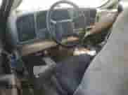 2001 Chevrolet Silverado 1500 LS z VIN 1GCEK19T81E123004, wystawiony jako Copart lot #90468215 z przebiegiem Nie podano mil oraz Czysty tytuł • Clean title. Historia ofert i sprzedaży dostępna na DreamBid. Obrazek 8.