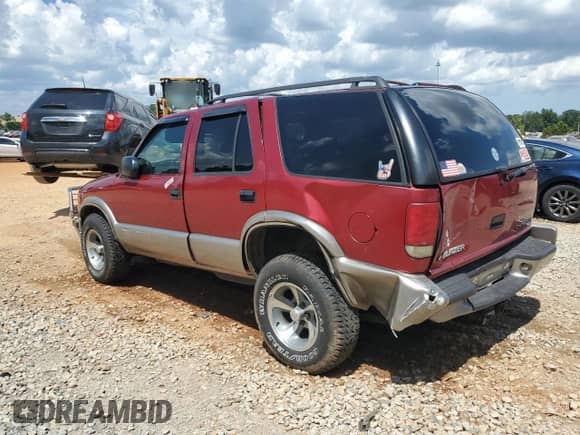 2000 Chevrolet Blazer LT with VIN 1GNCS13W9Y2393839, listed as a Copart auction lot 64441585 with 211,917 mi miles and Salvage title. Bid and sale history available at DreamBid. Image 2.